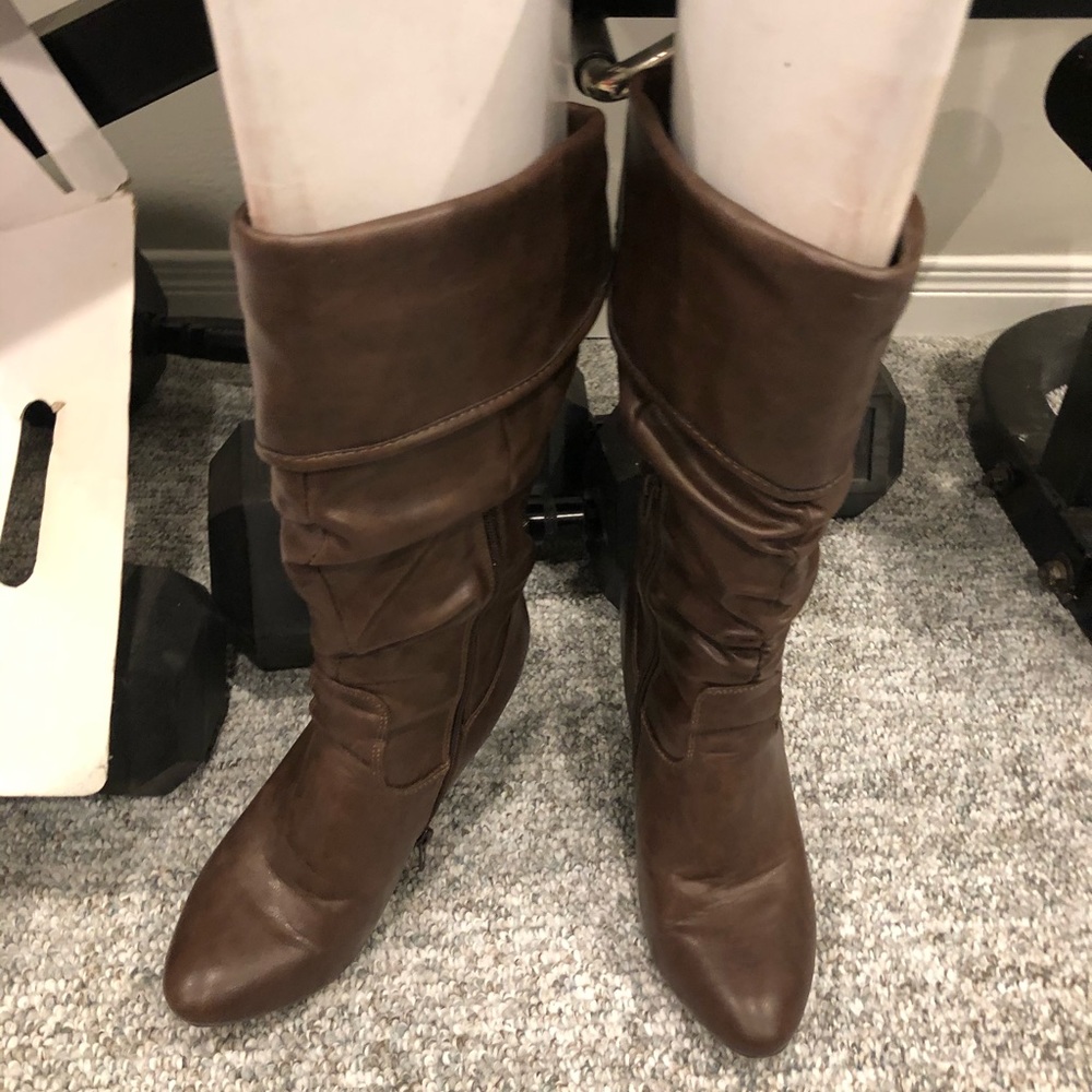 Brown tall heeled boots...